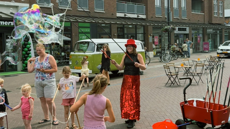 Reuze Zeepbellen Show boeken? Dé publiekstrekker voor festivals en evenementen