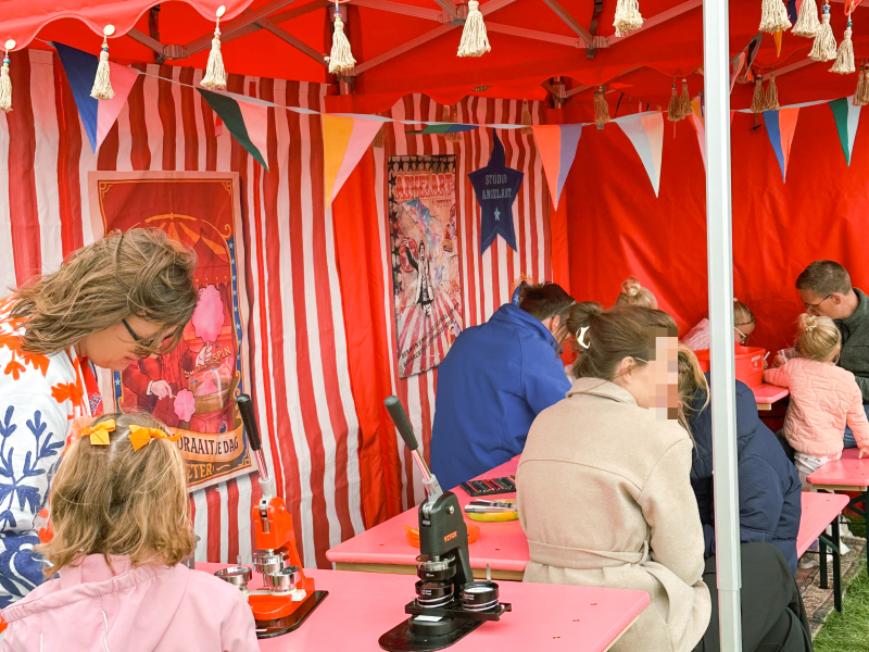 Buttons maken kinderactiviteiten evenement