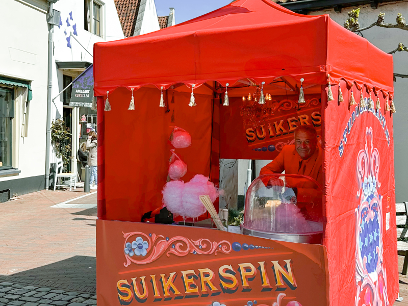 Rode suikerspin tent van Herman voor elk evenement en festival