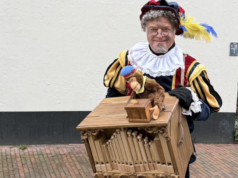 Opa Piet maakt muziek