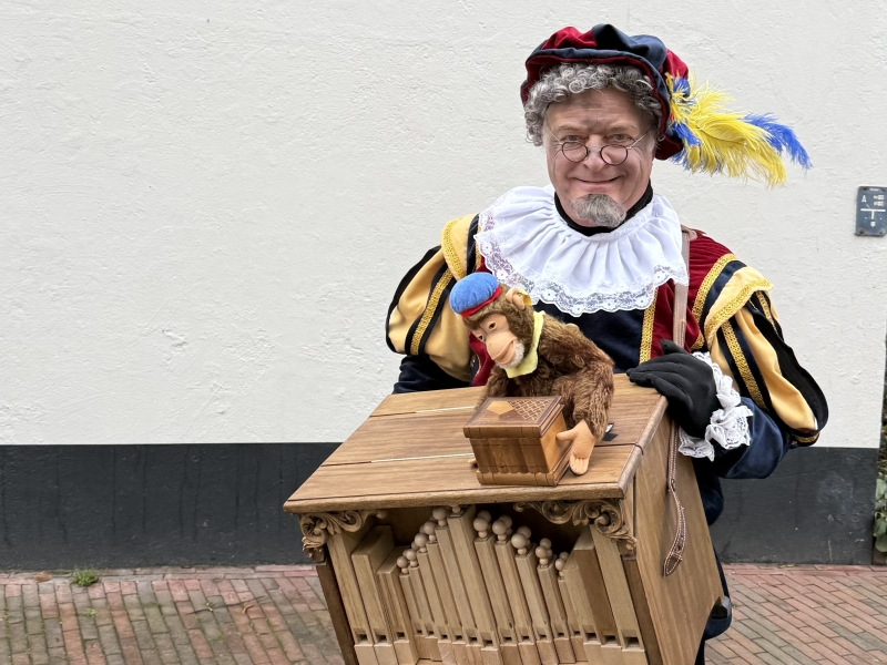 Opa Piet maakt muziek