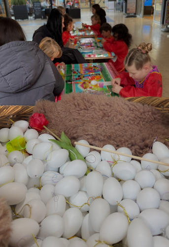 Paaseieren schilderen winkelcentrum creatieve kinderactiviteiten