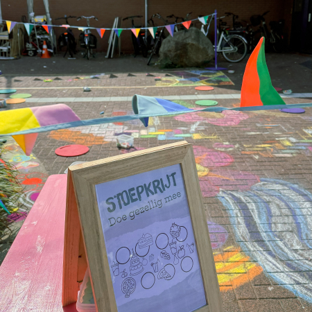 Stoepkrijtstraat stoepkrijt activiteit in winkelcentrum markado Alblasserdam