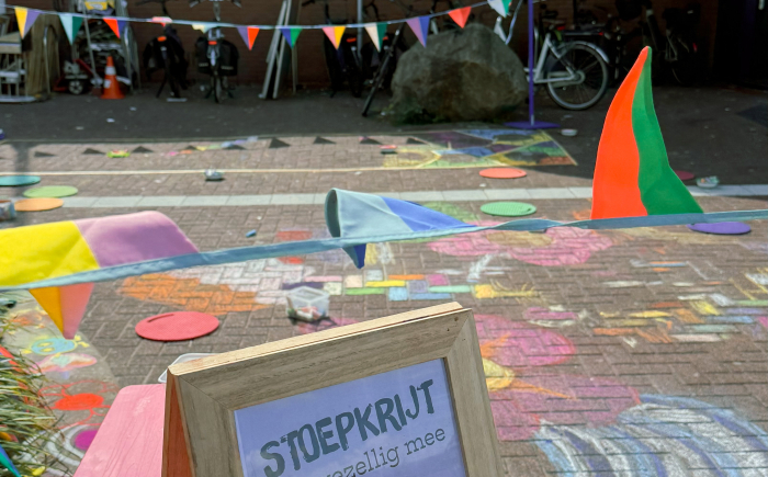 Stoepkrijtstraat stoepkrijt activiteit in winkelcentrum markado Alblasserdam