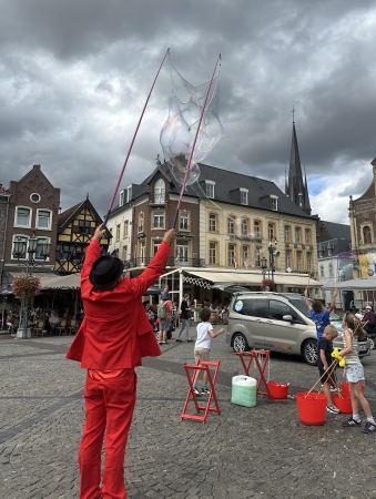 Mega Zeepbellenshow – Luchtige magie die iedereen betovert