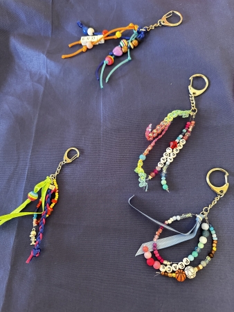 Sleutelhangers met kralen maken sleutelhangers gemaakt tijdens kinder activiteit