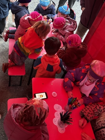Buttons maken: volledig verzorgd op locatie Buttons maken: volledig verzorgde kinderactiviteit voor evenement