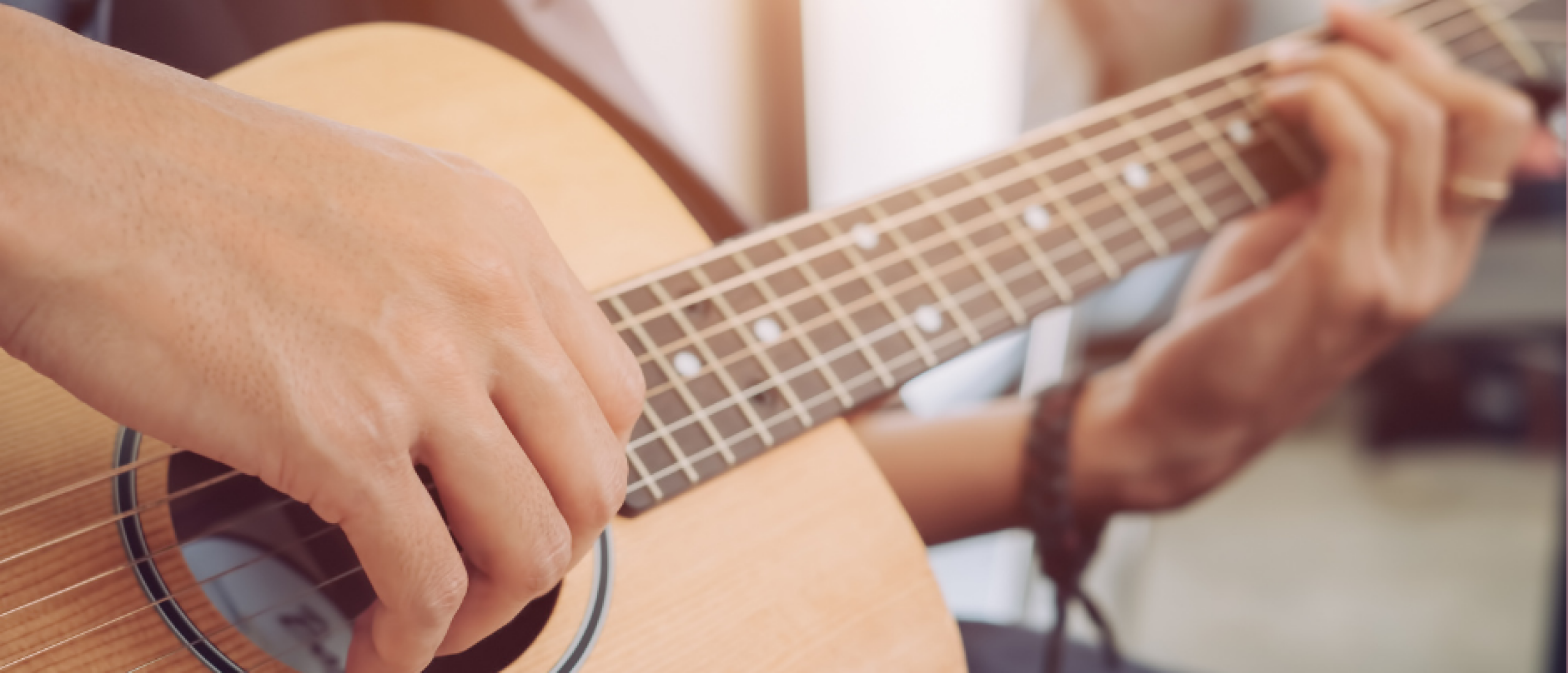 Versterk je vaardigheden met professionele online gitaarlessen