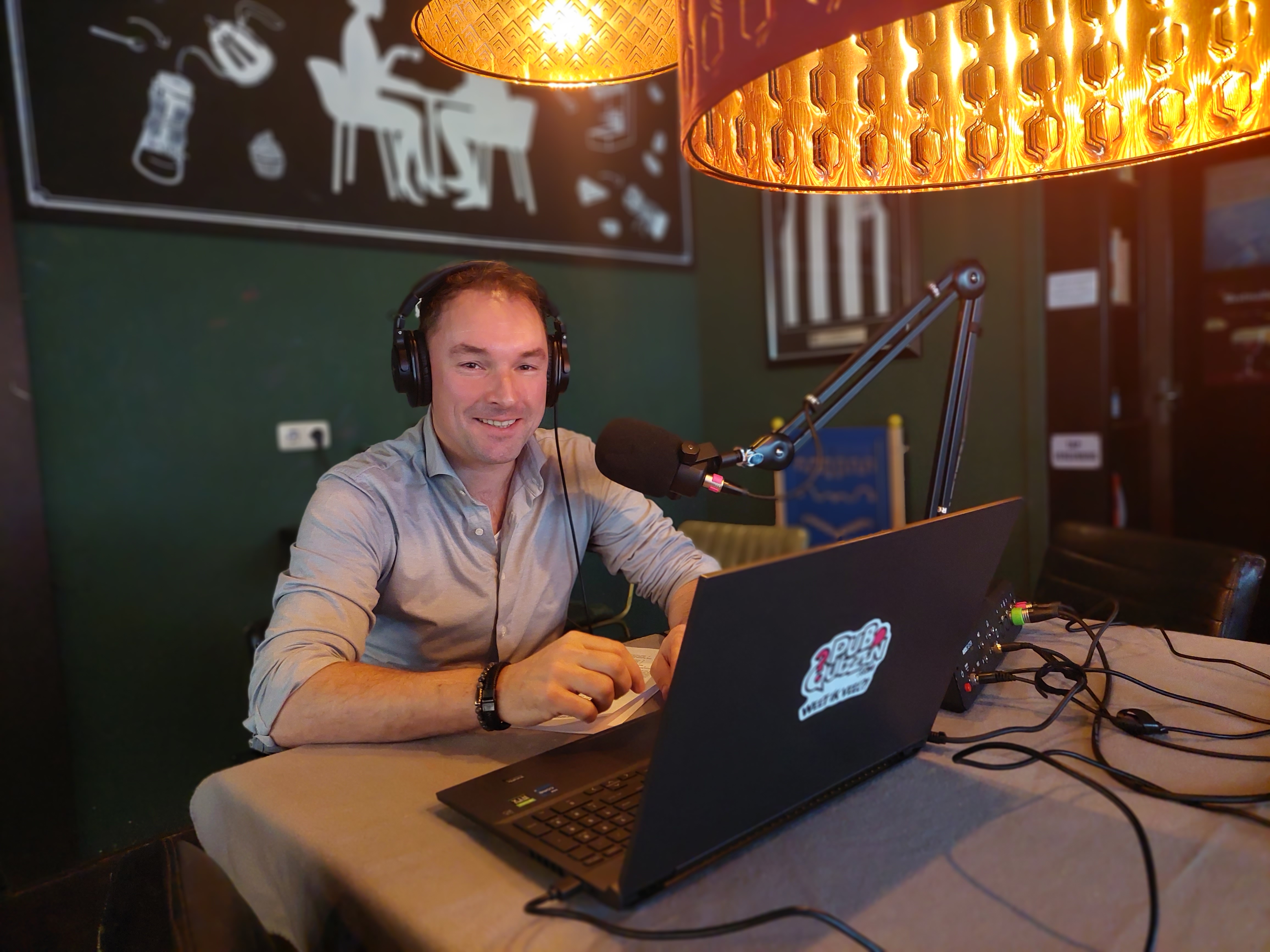 Zakelijke podcast laten maken van idee tot distributie
