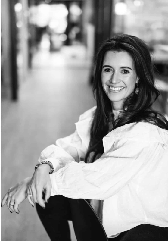 “Oh nee, dat ook nog”, zegt hij tegen z’n moeder als ze vertelt dat ze mij heeft ingeschakeld voor hulp bij het leren