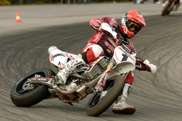 de-perfecte-supermoto-slide-marcel-van-drunen-#1-europees-supermoto-kampioen