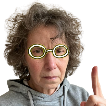 Margit als strenge juf met getekende bril