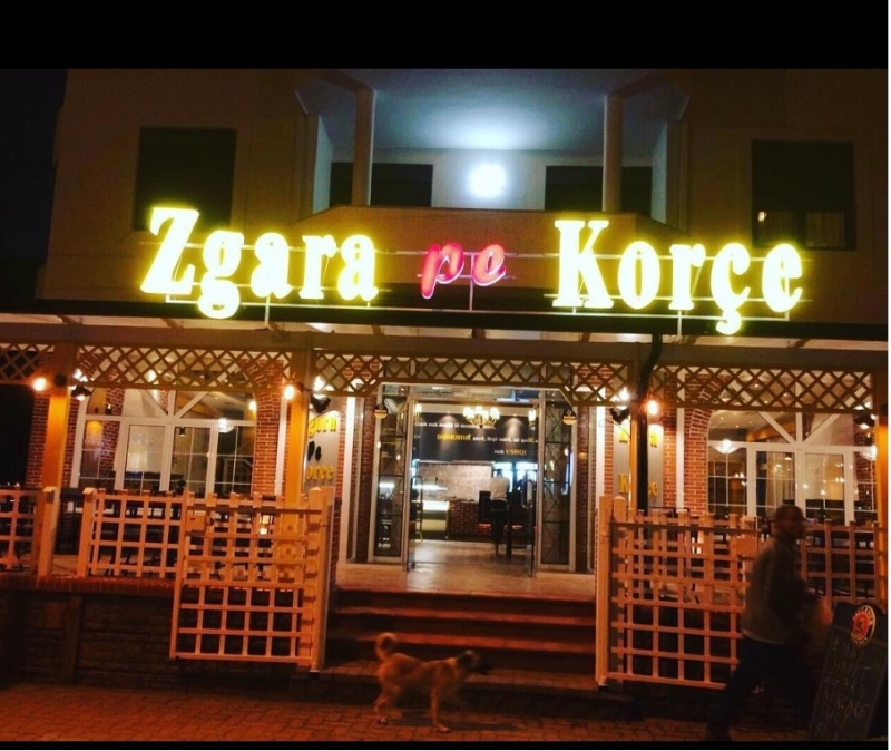 In Zgara Pe Korce krijg je veel eten voor weinig geld. Het lijkt veel op de griekse restaurants die wij in Nederland kennen. Erg aanbevolen!