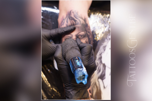 Viking Portet tattoo van een vrouw black & grey realisme portret