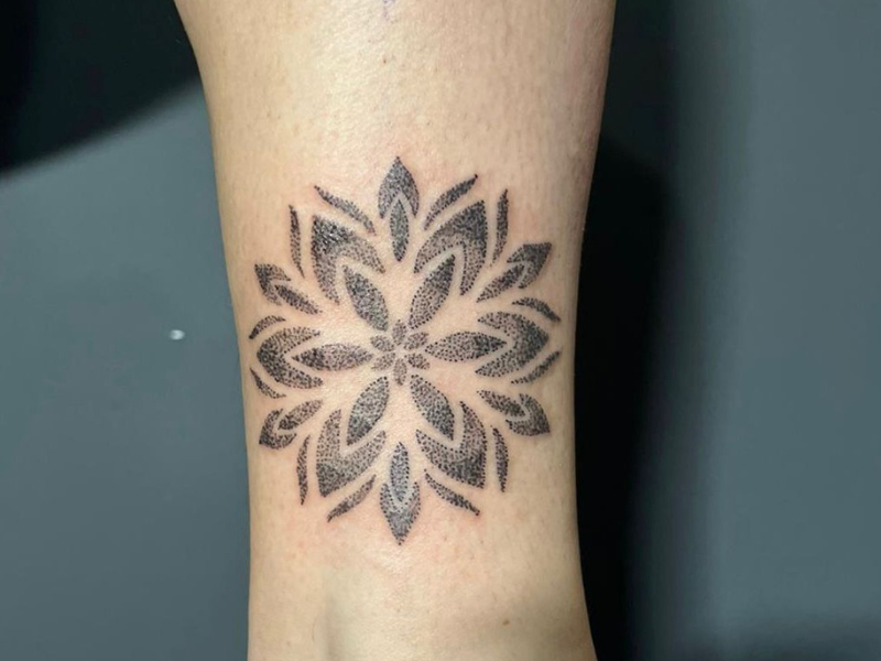 Dotwork tattoo mandala alphen