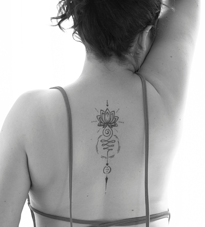 Lotus tattoo rug Femke