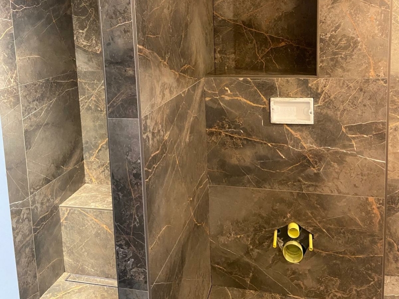 Badkamer betegelen door Tegelwerken-specialist.nl