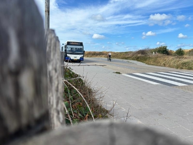 Bus huren op Texel voor groepsvervoer Bus voor groepsvervoer op Texel bij de duinen