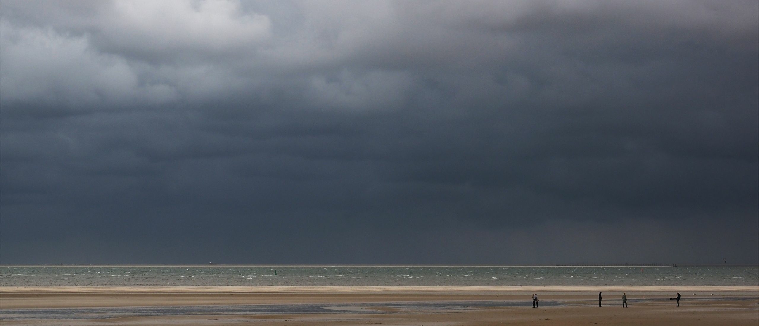 Strand van Texel bij slecht weer