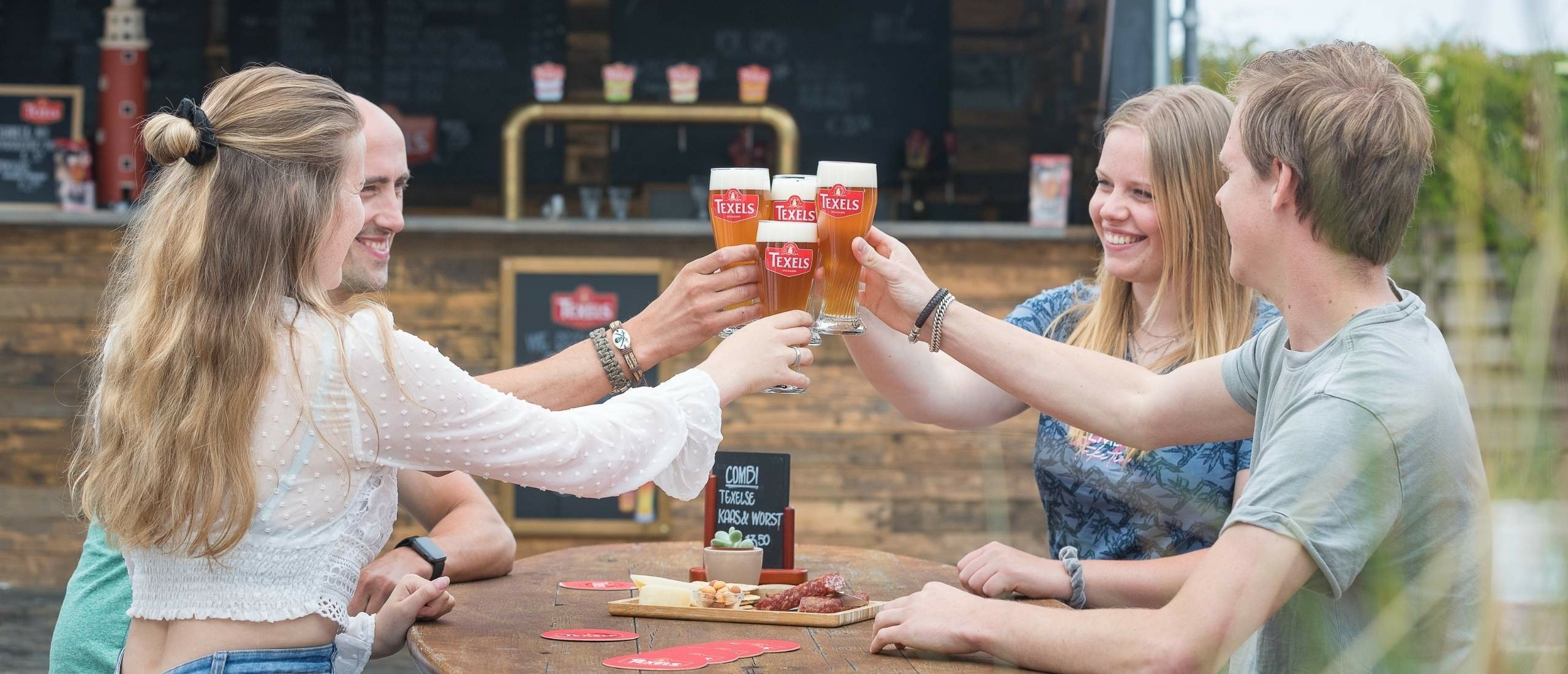 Texels bier drinken op Texel terras