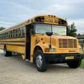 Amerikaanse schoolbus huren op Texel – opvallend en uniek groepsvervoer