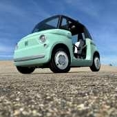 Detail van de elektrische Fiat Topolino met retro design