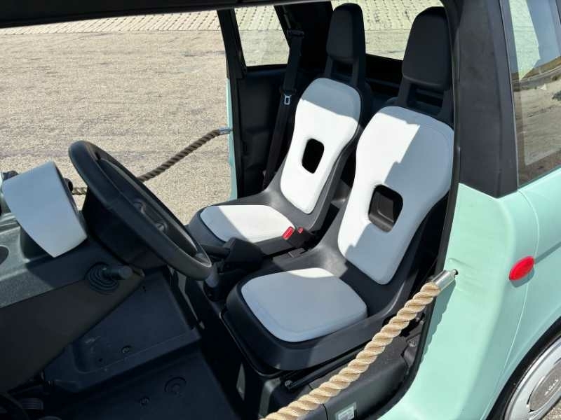 Comfortabel interieur van de elektrische Fiat Topolino op Texel
