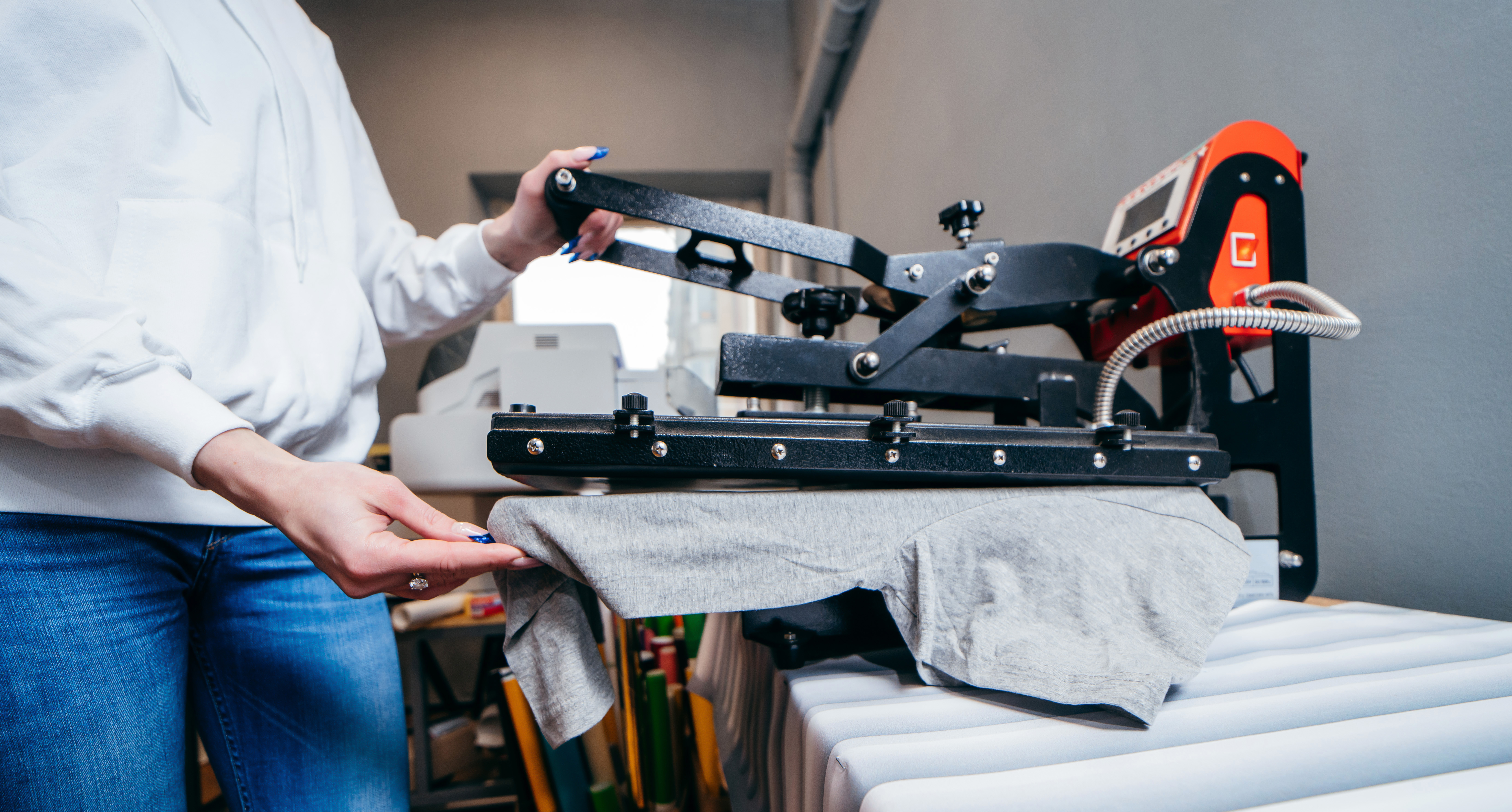 kleding bedrukken machine in gebruik