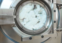 Natwas proces - bedrijfskleding wasserij - Textiel Services Rijnmond