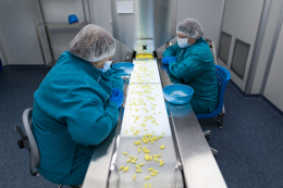 Leveren van bedrijfskleding voor food productie Leveren van bedrijfskleding voor food productie door Textiel Services Nederland