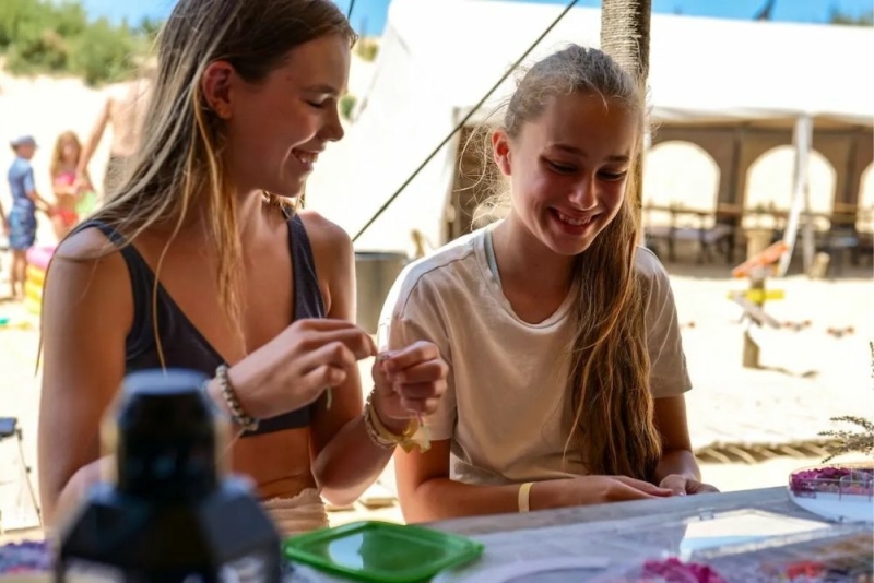 Families enjoying an activity together at surf camp in Messanges France