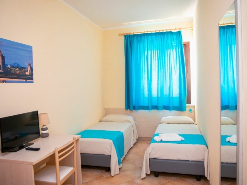 Simple comfortable room for kitesurf trip in Sicily Lo Stagnone