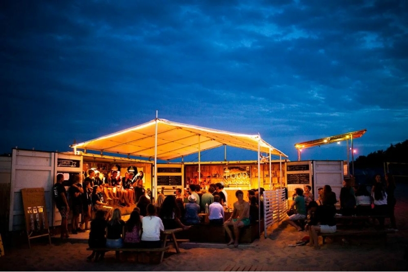 Social bar and chill area at Surfblend Surfcamp Moliets