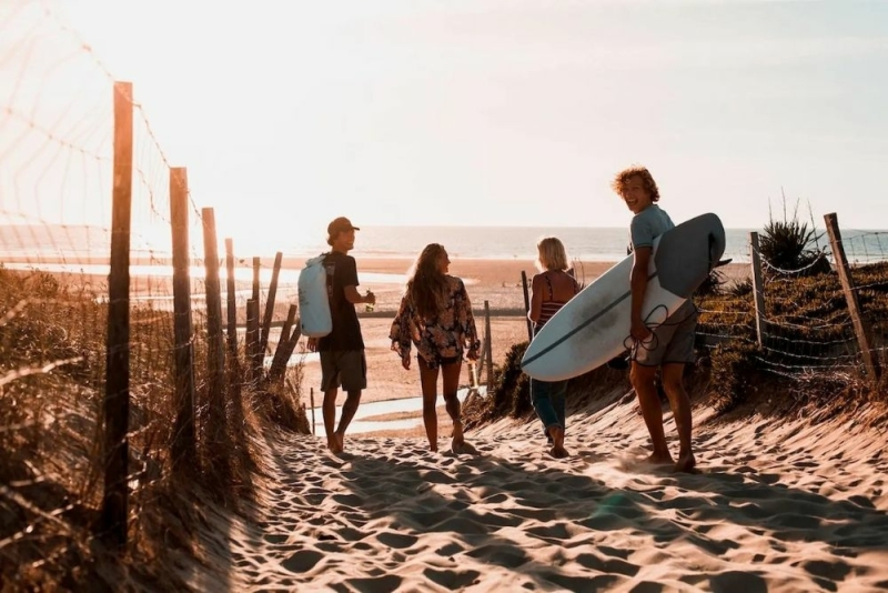 Path from Surfcamp Moliets through the dunes toward the beach