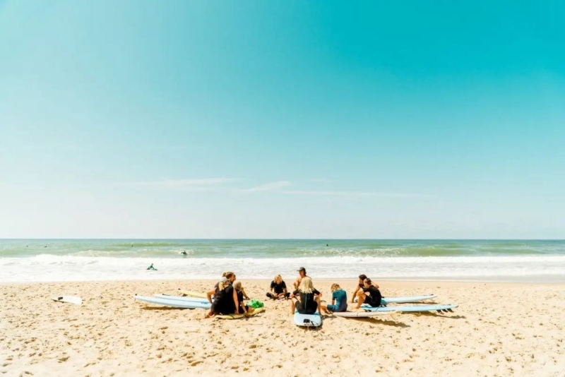 Family surf lesson in Messanges France with kids and parents