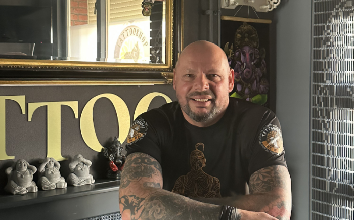 Rudy Barten in shop