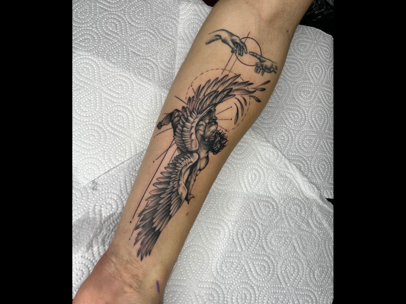 fine line tattoo vallende engel