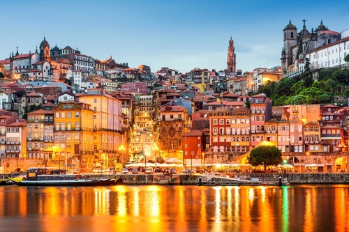 beautiful-evening-in-village-along-the-douro-river-in-porto-portugal