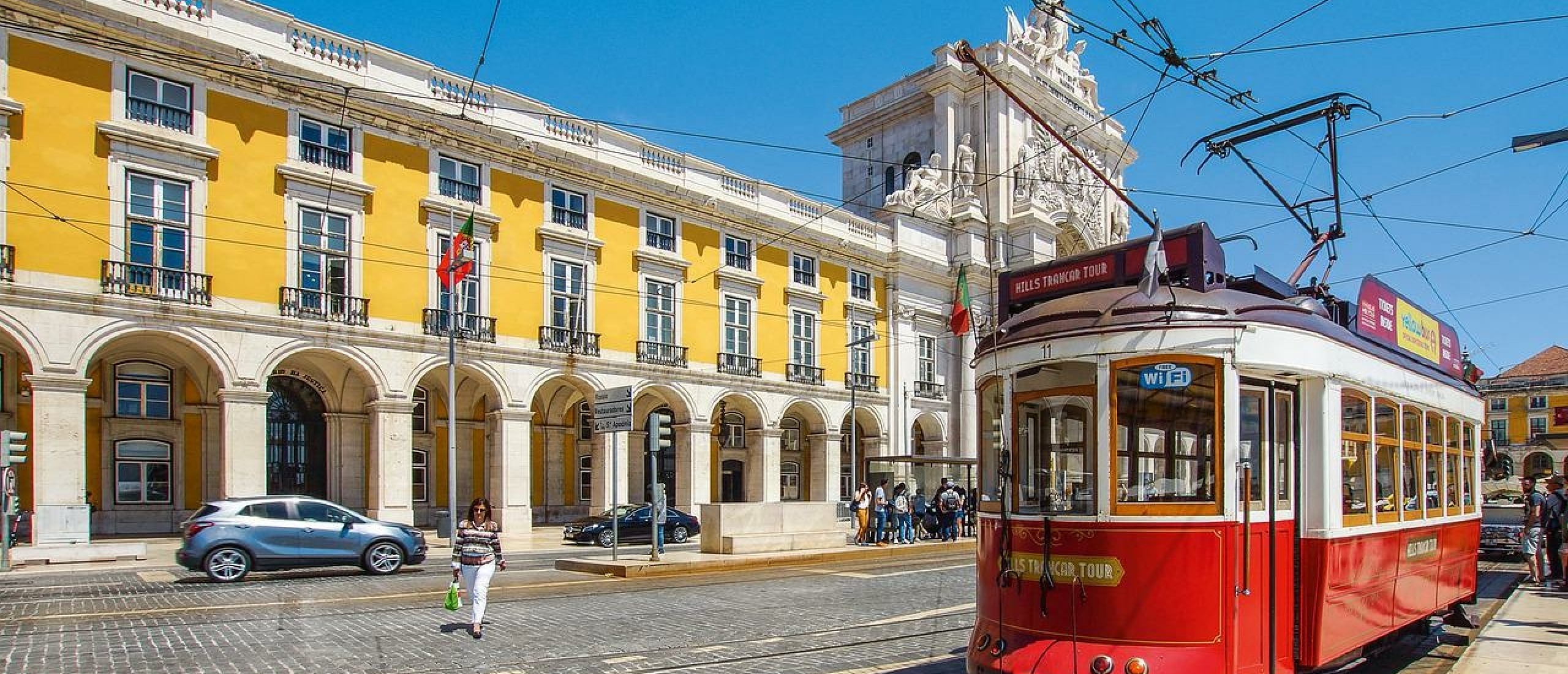Tram in het zonnige Lissabon