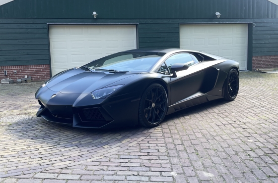 Lamborghini Aventador interieur herstel in Alkmaar – instapschade en krassen in lederen bekleding en stoelen hersteld, leer gematteerd en complete interieur detailing uitgevoerd door The Polish Company, specialist in Noord-Holland