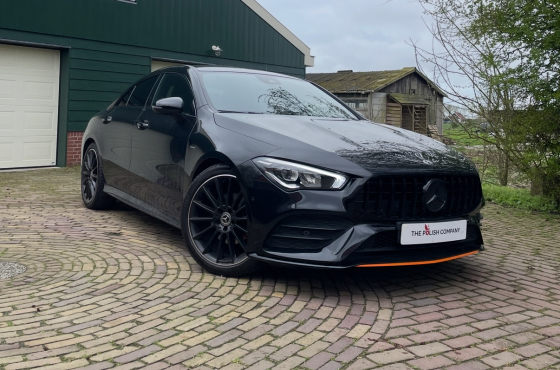 Mercedes CLA interieur herstel in Alkmaar – suède stoelzitting vervangen vanwege brandgat, professioneel uitgevoerd door The Polish Company, specialist in interieur reparatie Noord-Holland
