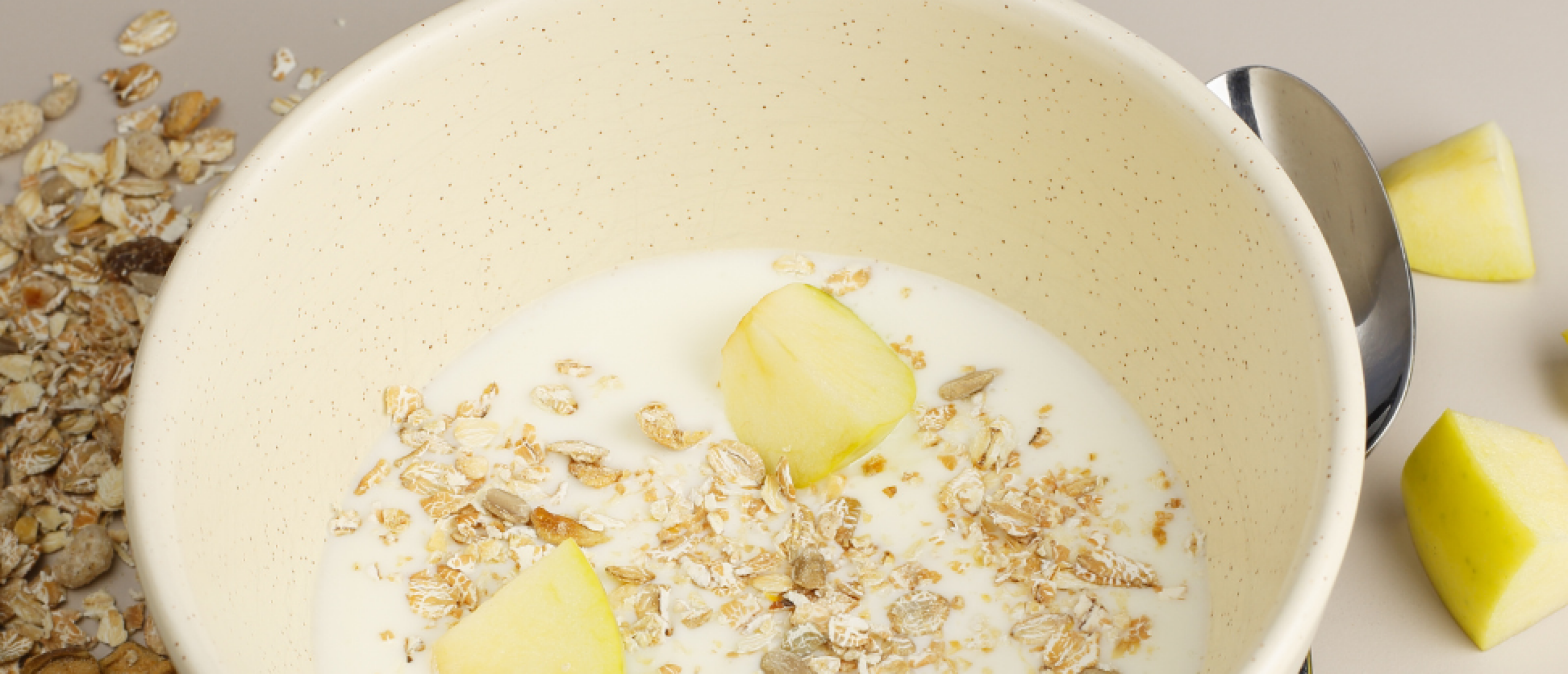 Yoghurt met appel en krokante muesli