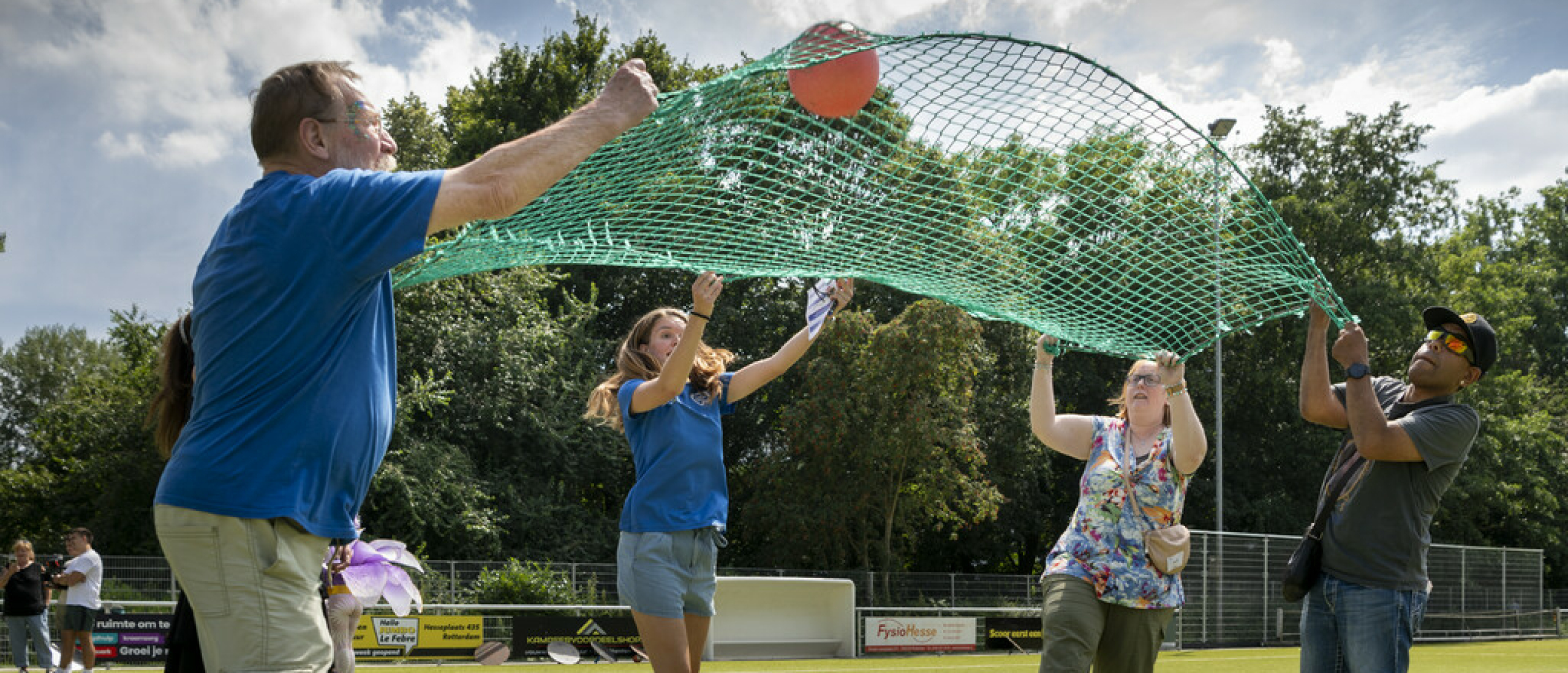 Bewegen en nieuwe mensen ontmoeten op het zomerfestival