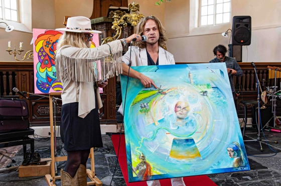 Maarten Vet toont zijn schilderij bij Art Catwalk van Kunst in de Kas