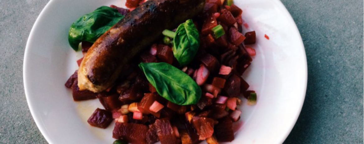Rode bietensalade met rundersaucijs