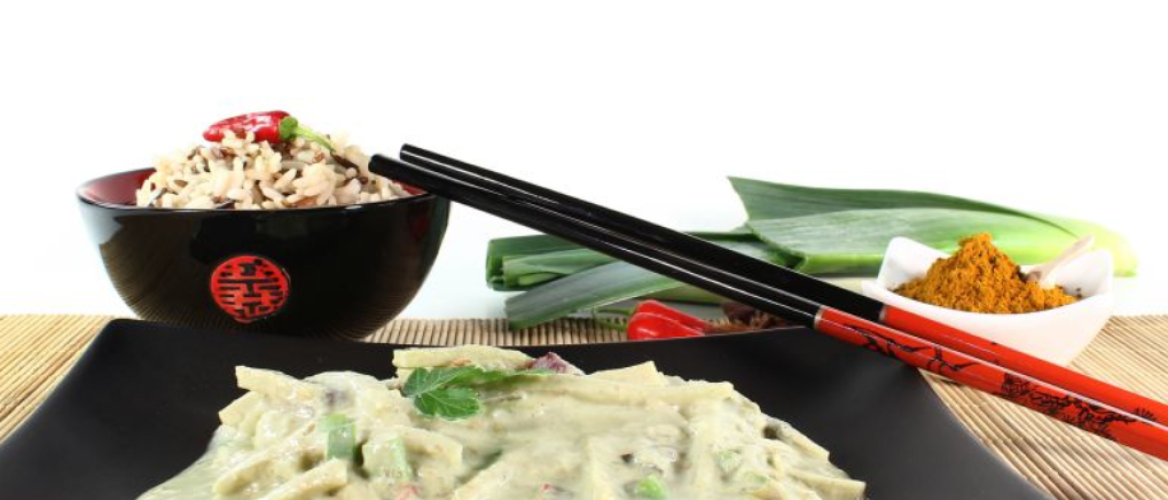 Thaise curry met courgette, sperzieboontjes, ananas, kipfilet en zilvervliesrijst