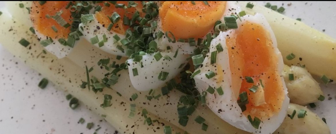 Asperges met ei en bieslook