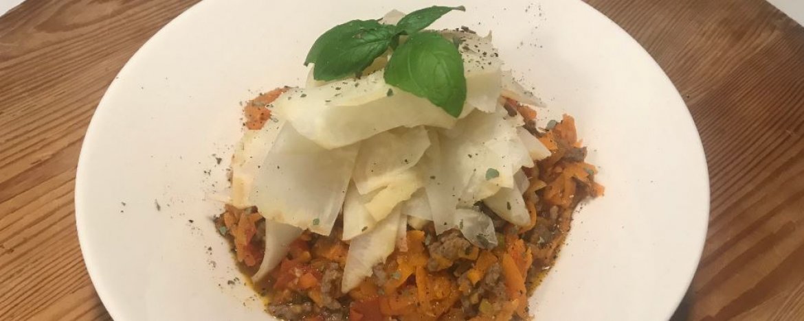 Tagliatelle van knolselderij met bolo-saus