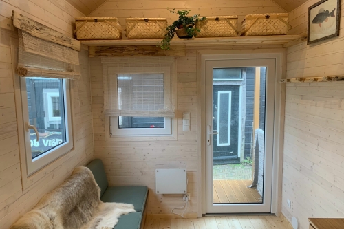 Tiny House Verona Circulair - zithoek met opbergruimte