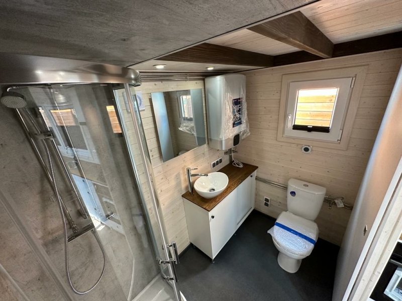 Tiny House Porto 338 - badkamer met spoeltoilet